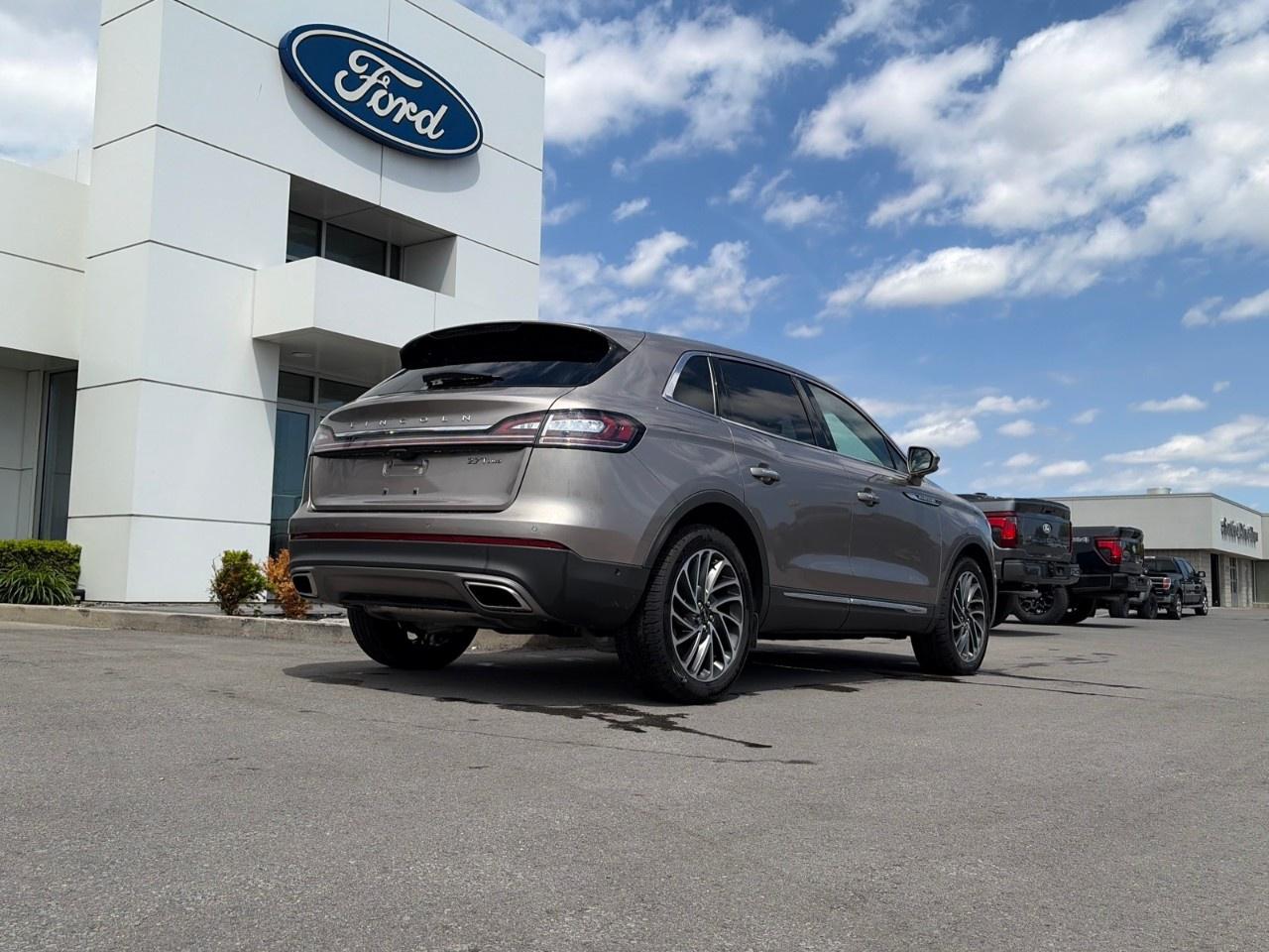 2019 Lincoln Nautilus Reserve AWD Photo2