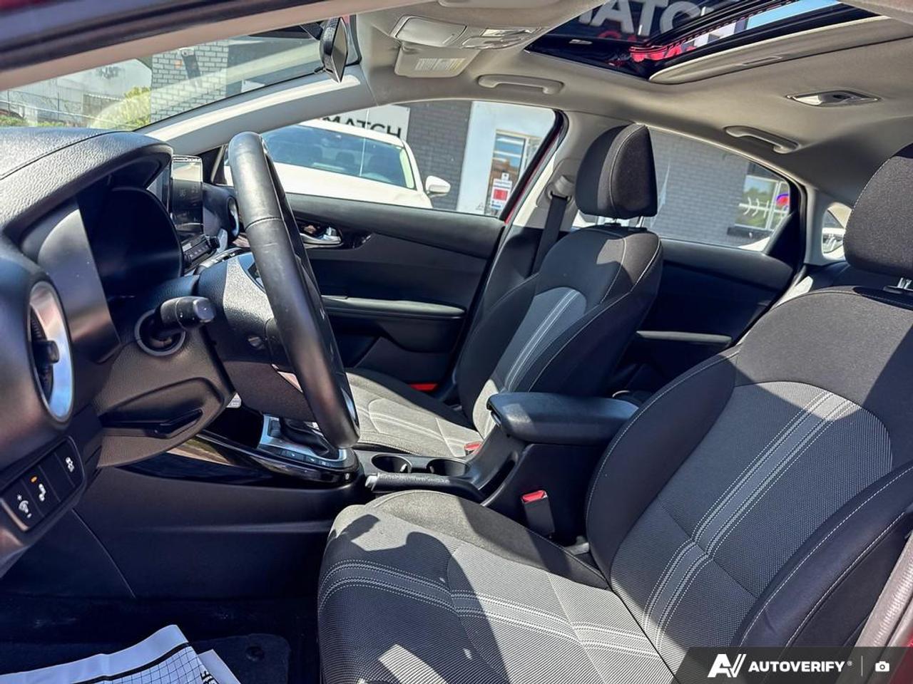 2024 Kia Forte EX / HTD SEATS / BLUETOOTH / SUNROOF / BLINDSPOT Photo