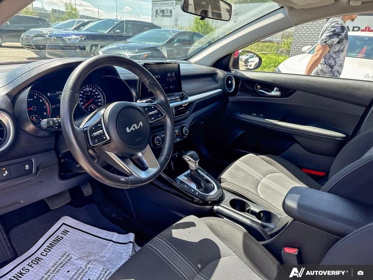2024 Kia Forte EX / HTD SEATS / BLUETOOTH / SUNROOF / BLINDSPOT Photo
