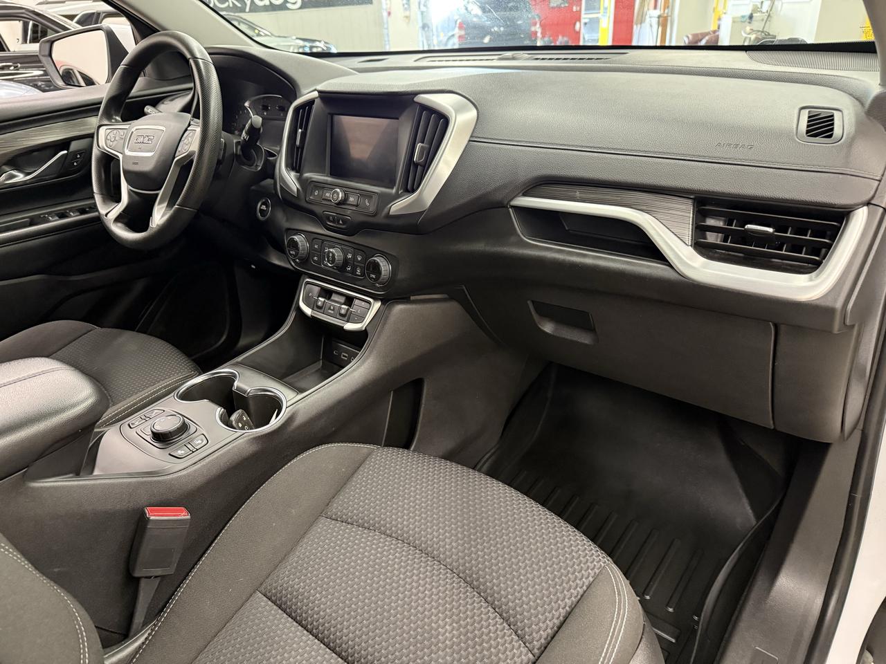 2023 GMC Terrain SLE Photo