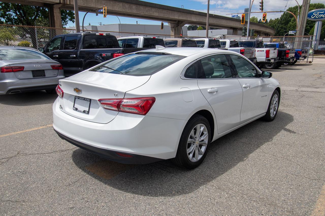 2022 Chevrolet Malibu LT Photo4