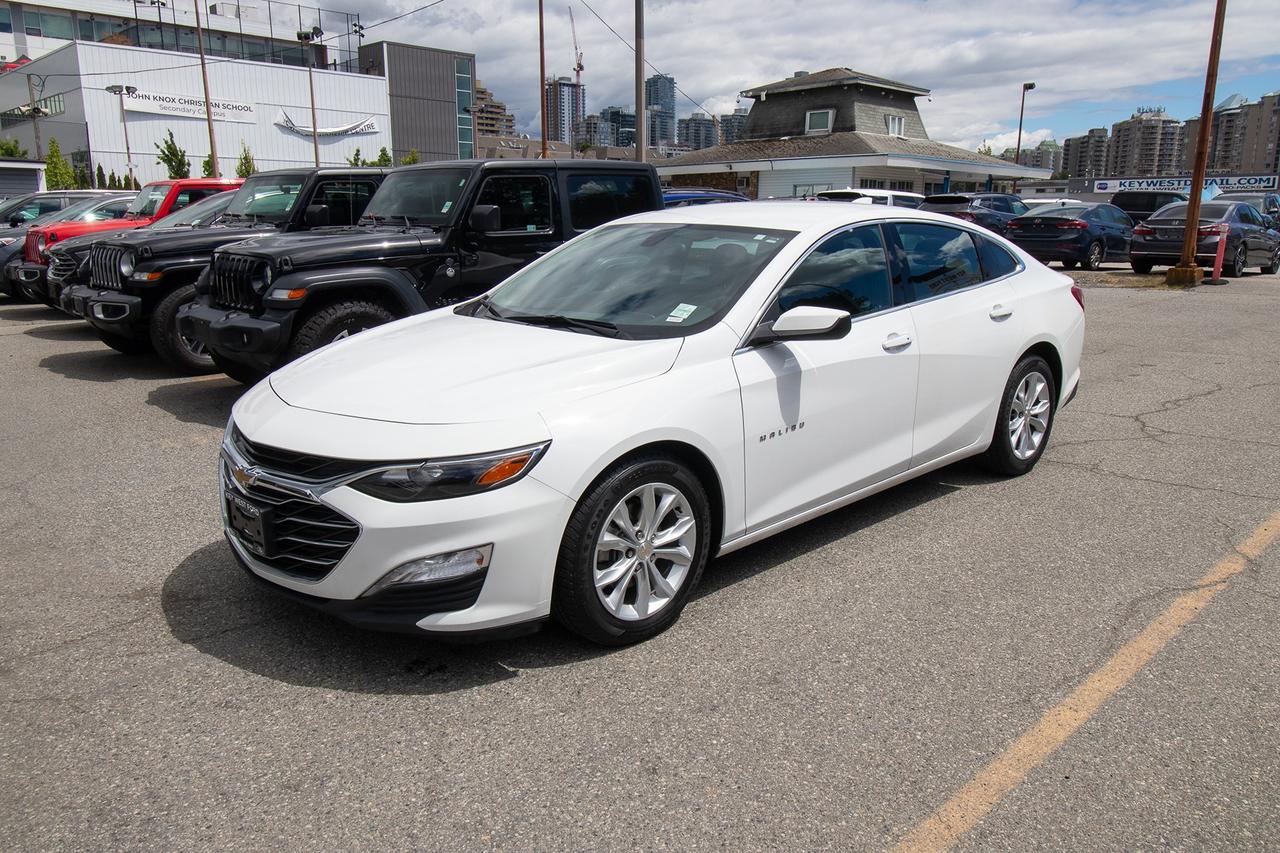 2022 Chevrolet Malibu LT Photo1