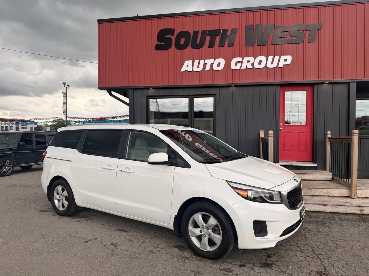 2018 Kia Sedona LX - 8 Passenger Photo0