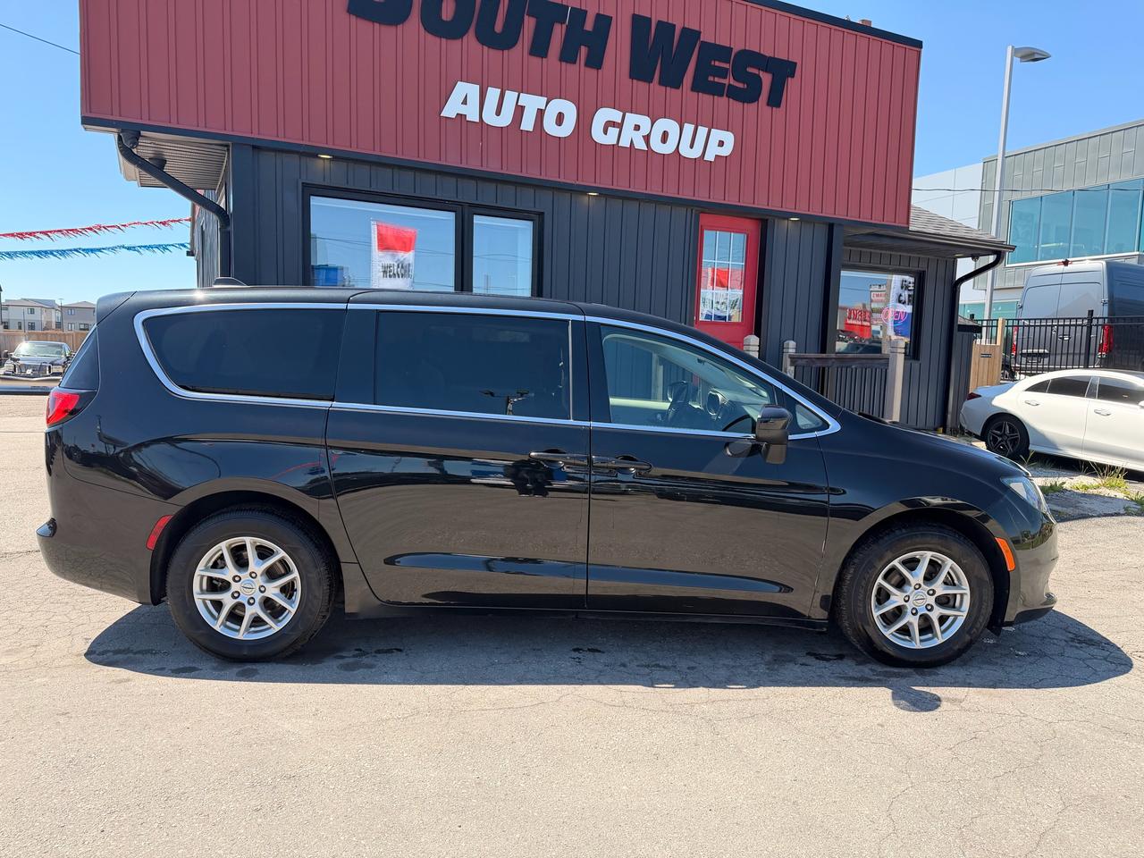 2022 Chrysler Grand Caravan SXT Photo