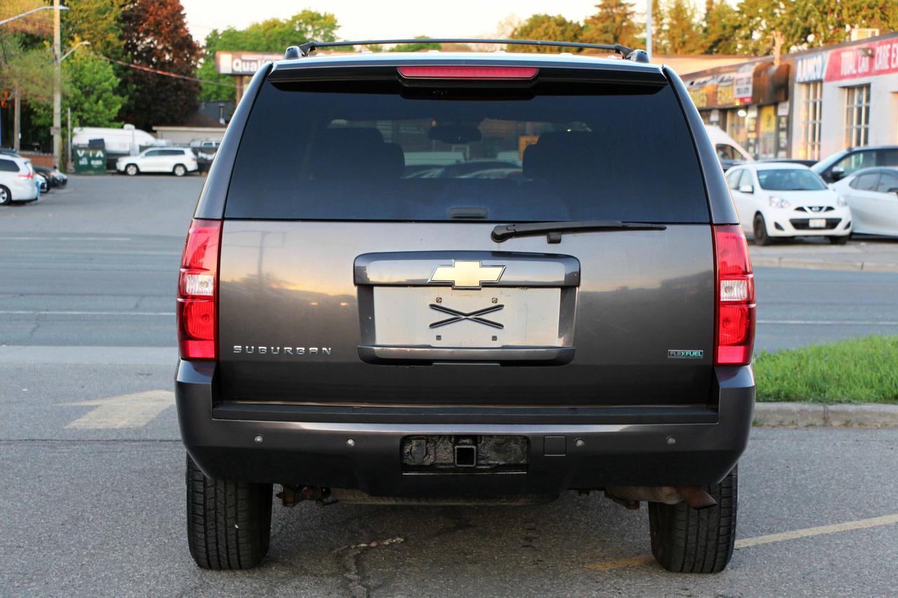 2011 Chevrolet Suburban LT w/1SD Photo4