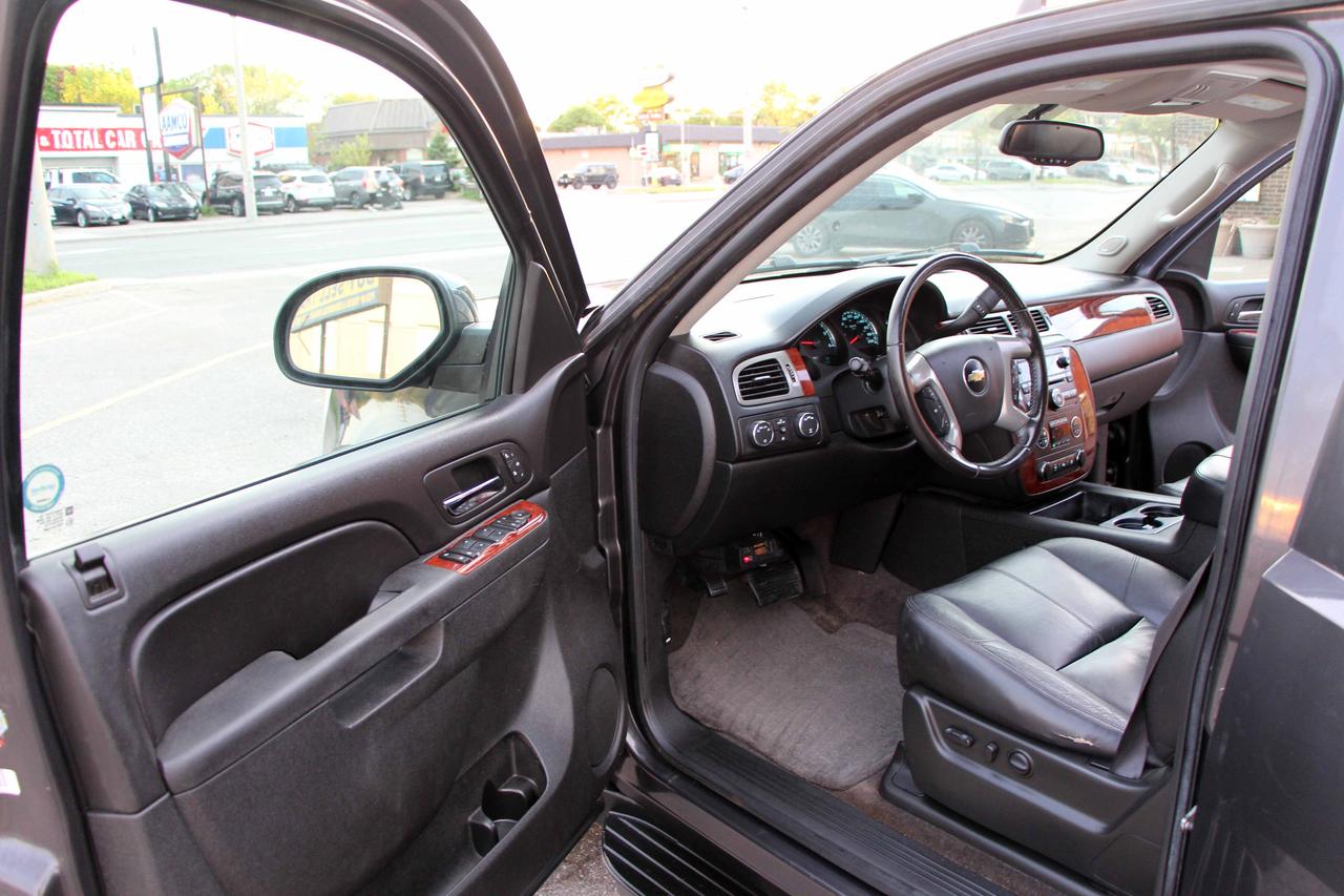 2011 Chevrolet Suburban LT w/1SD Photo