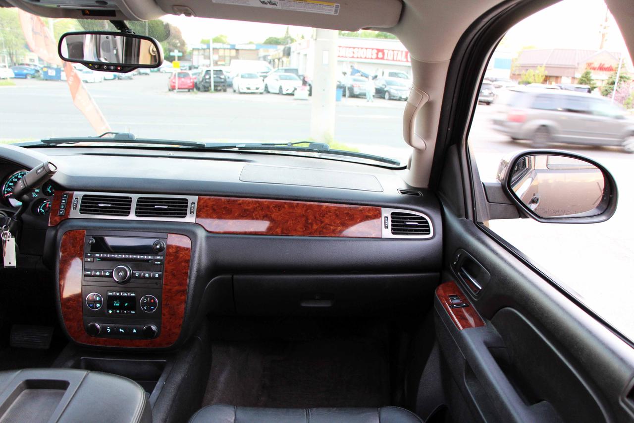 2011 Chevrolet Suburban LT w/1SD Photo