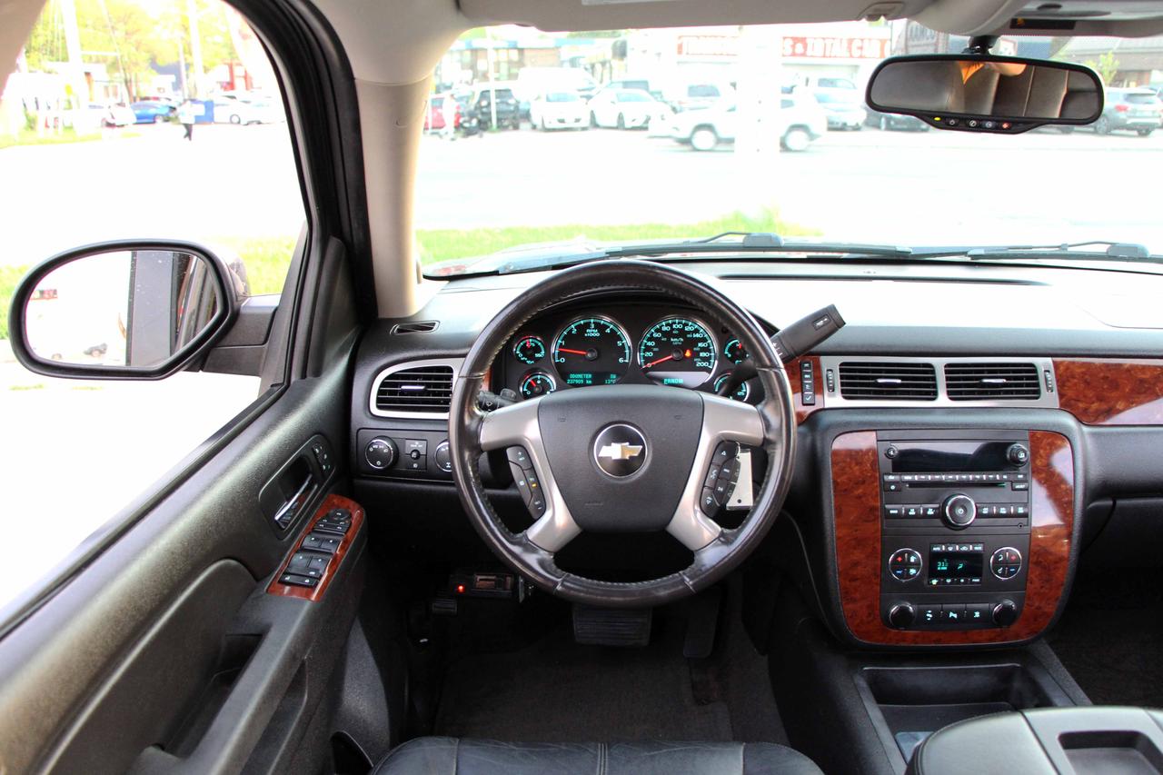 2011 Chevrolet Suburban LT w/1SD Photo