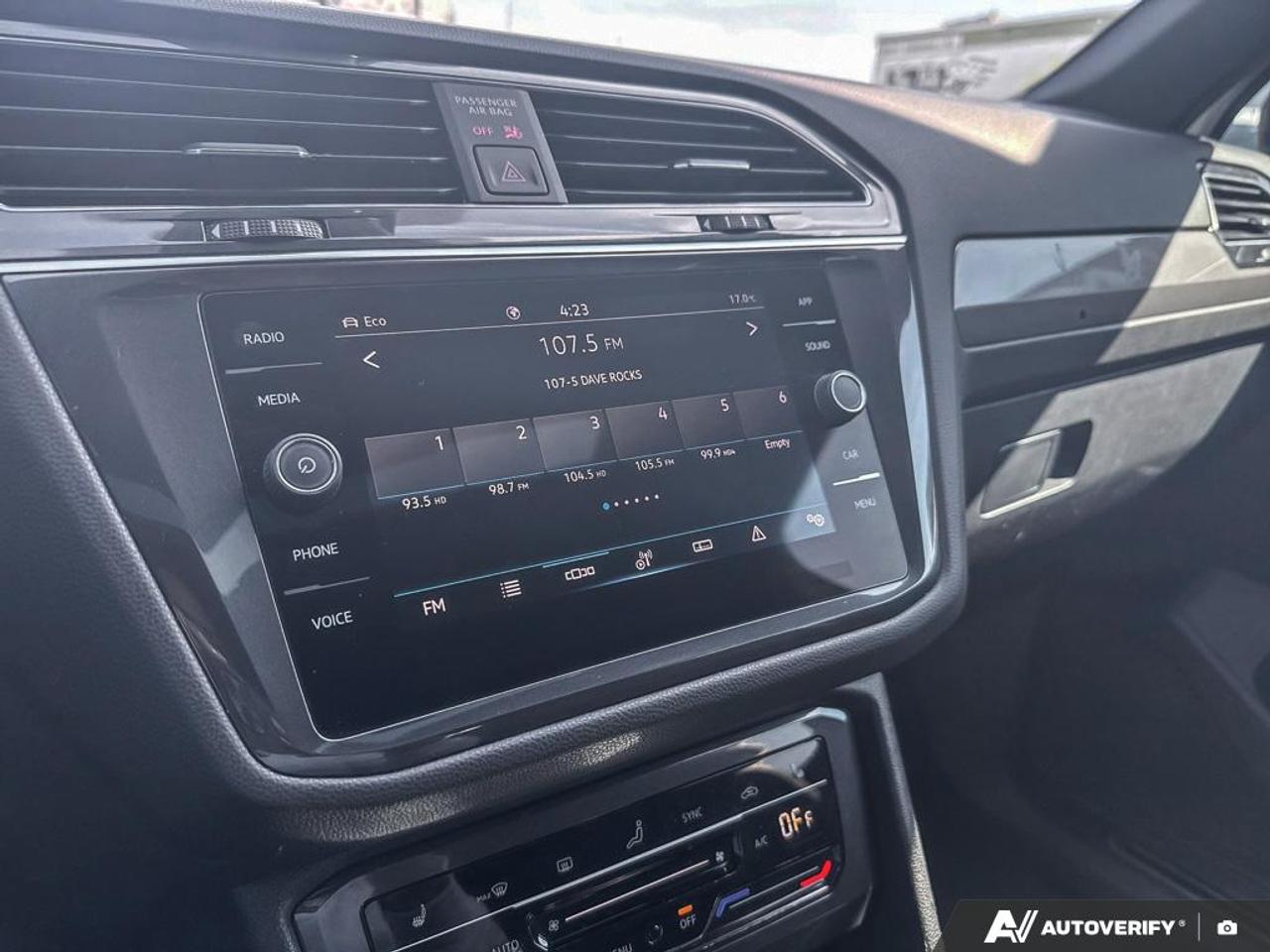 2023 Volkswagen Tiguan COMFORTLINE / RLINE BLACK EDITION / NO ACCIDENTS Photo