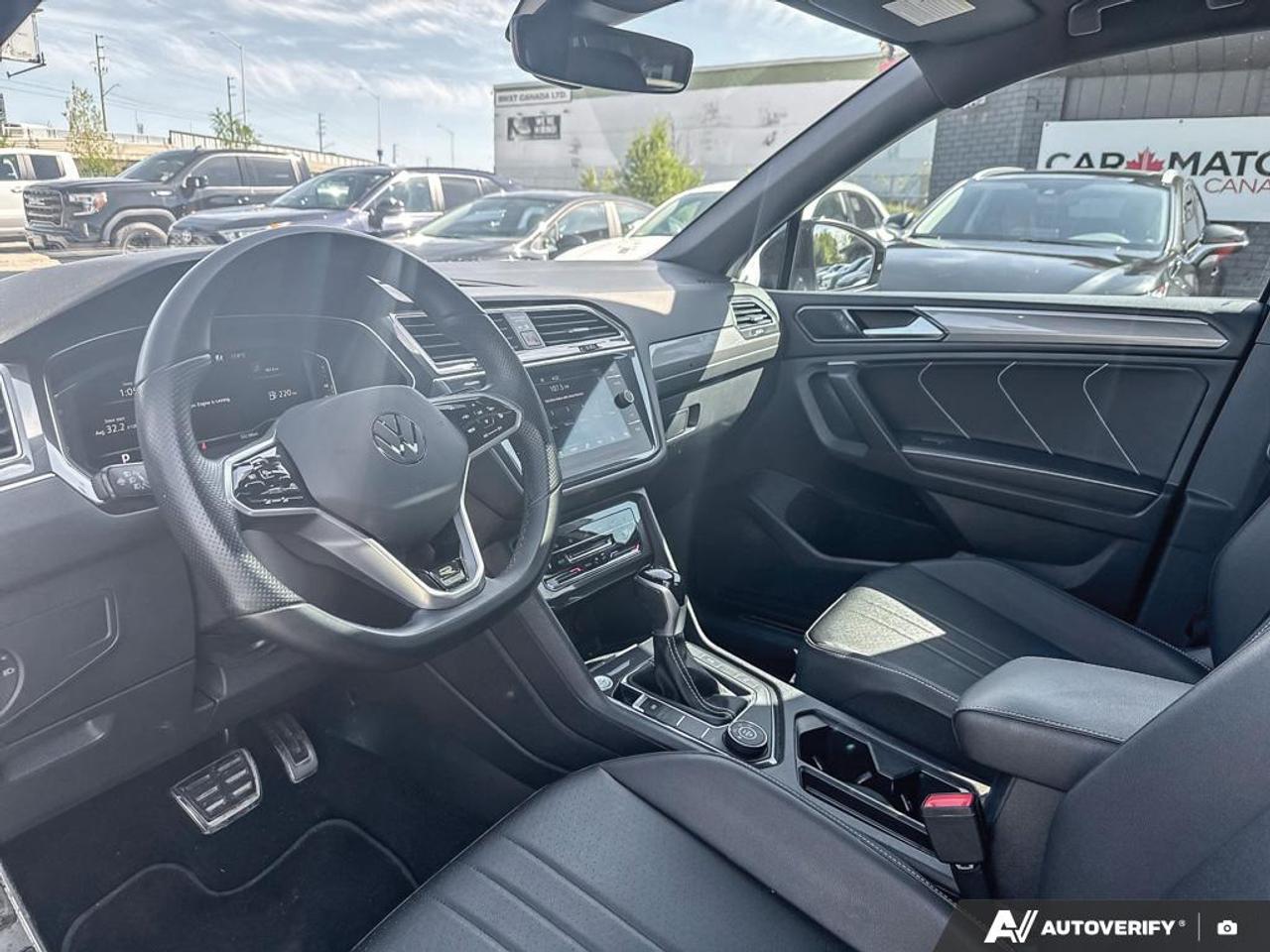 2023 Volkswagen Tiguan COMFORTLINE / RLINE BLACK EDITION / NO ACCIDENTS Photo