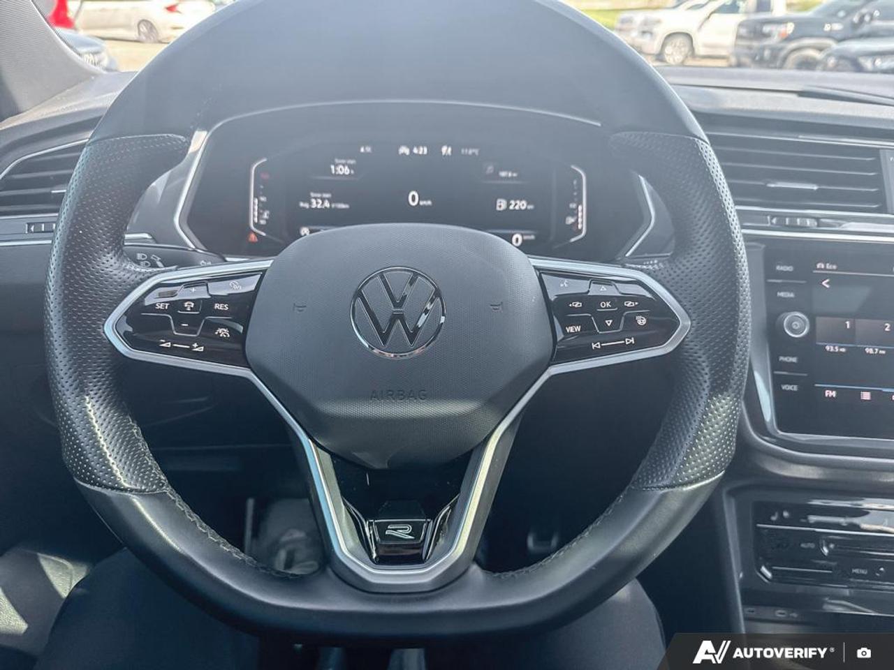 2023 Volkswagen Tiguan COMFORTLINE / RLINE BLACK EDITION / NO ACCIDENTS Photo