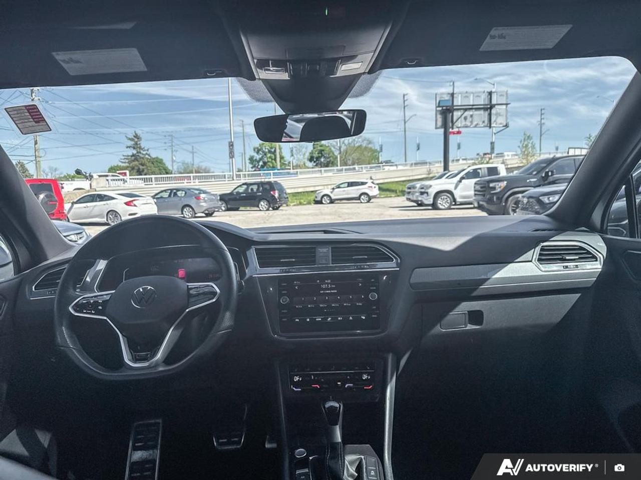 2023 Volkswagen Tiguan COMFORTLINE / RLINE BLACK EDITION / NO ACCIDENTS Photo