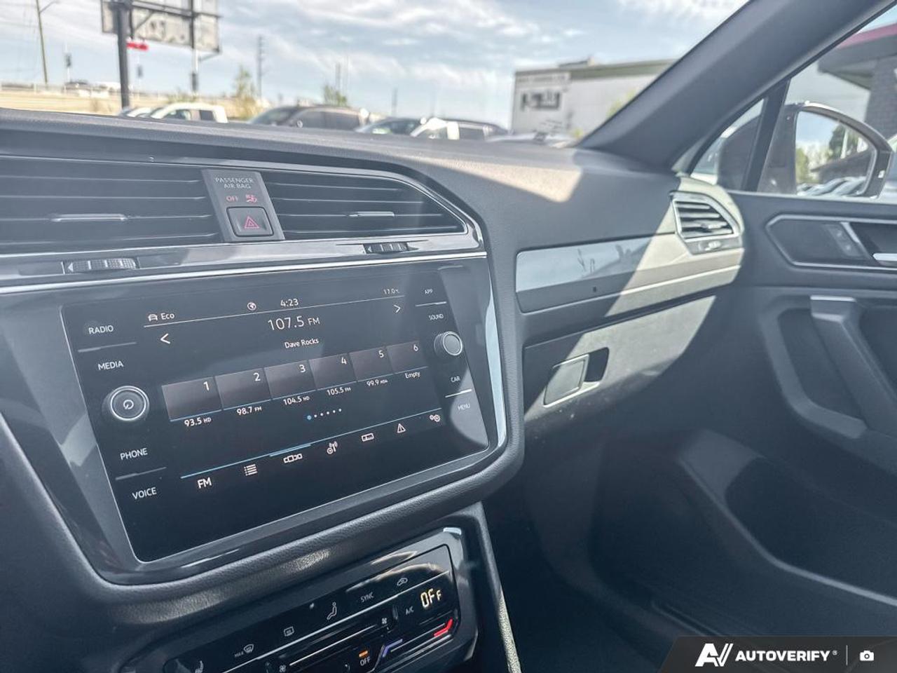 2023 Volkswagen Tiguan COMFORTLINE / RLINE BLACK EDITION / NO ACCIDENTS Photo