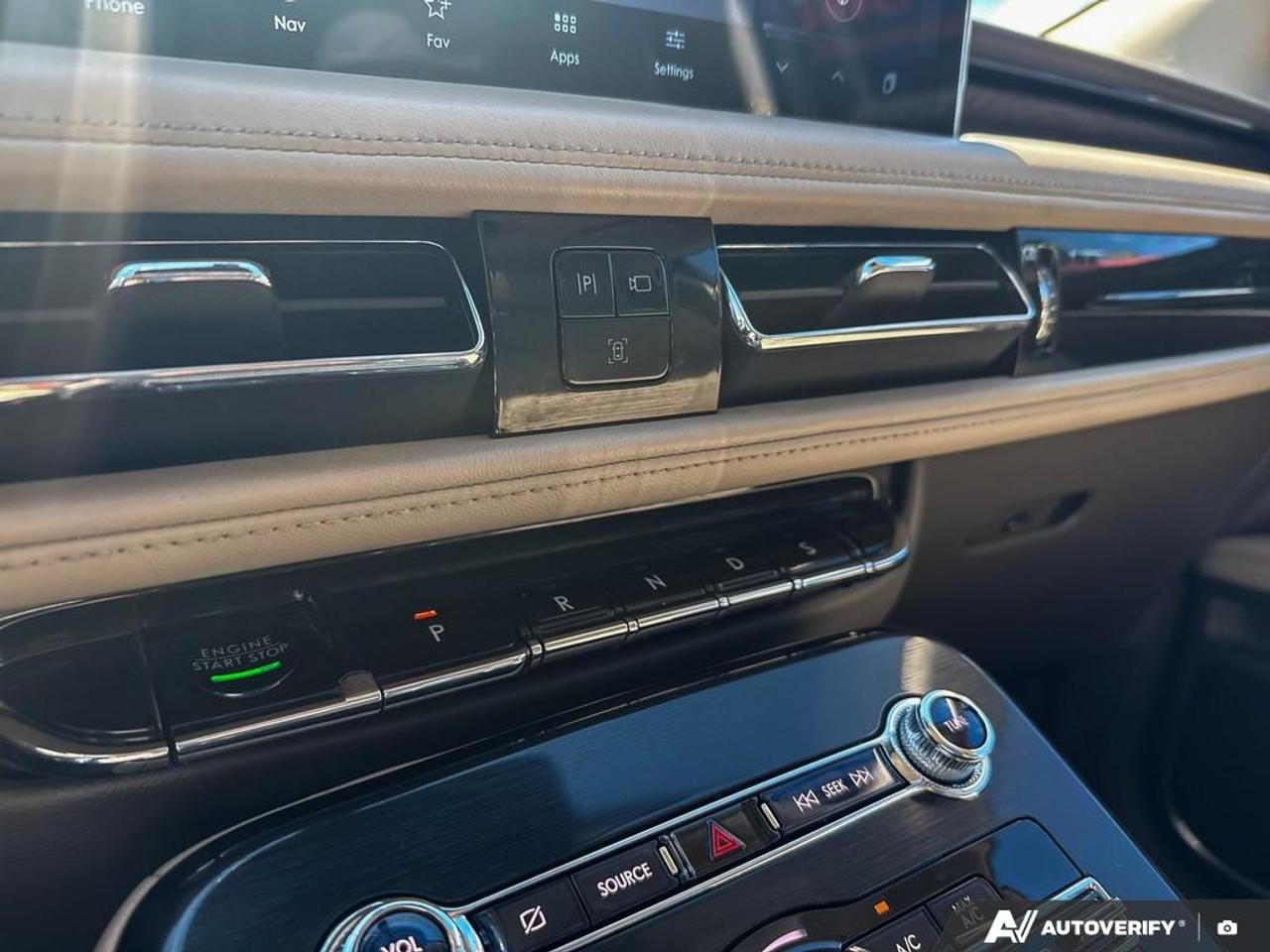 2022 Lincoln Nautilus RESERVE / NO ACCIDENTS / PANO ROOF / NAV / LEATHER Photo