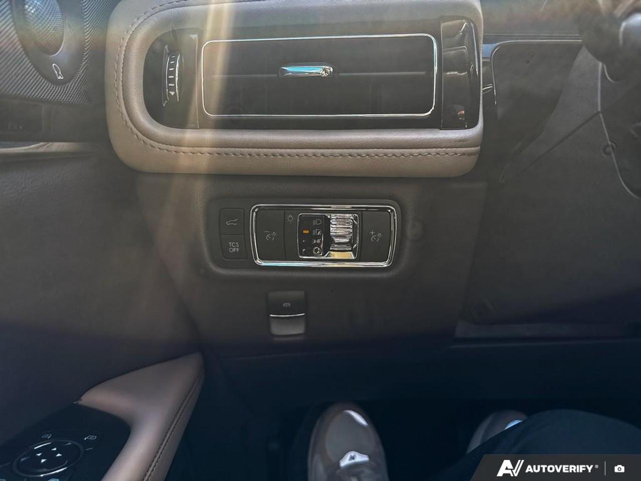 2022 Lincoln Nautilus RESERVE / NO ACCIDENTS / PANO ROOF / NAV / LEATHER Photo