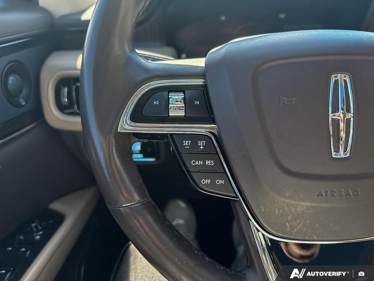 2022 Lincoln Nautilus RESERVE / NO ACCIDENTS / PANO ROOF / NAV / LEATHER Photo