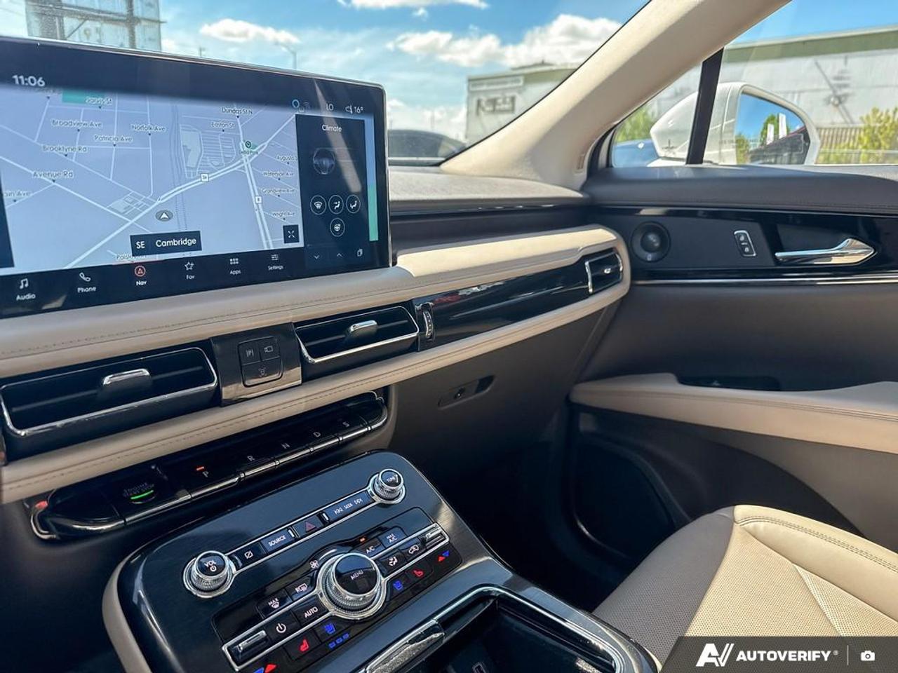 2022 Lincoln Nautilus RESERVE / NO ACCIDENTS / PANO ROOF / NAV / LEATHER Photo