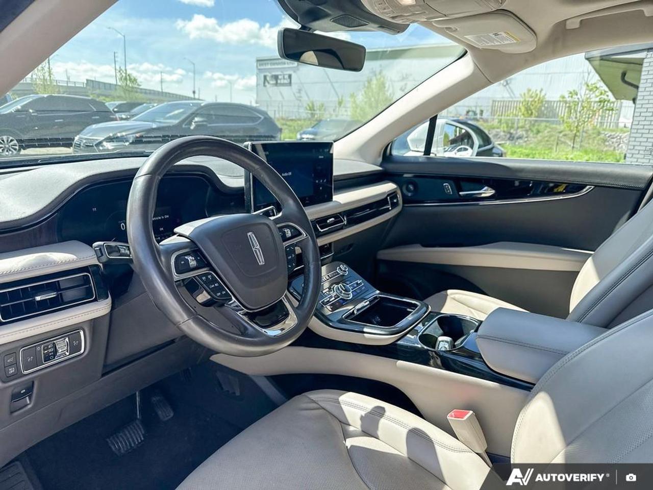 2022 Lincoln Nautilus RESERVE / NO ACCIDENTS / PANO ROOF / NAV / LEATHER Photo