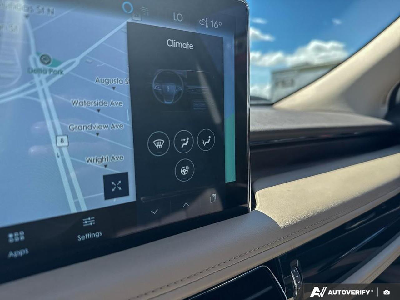 2022 Lincoln Nautilus RESERVE / NO ACCIDENTS / PANO ROOF / NAV / LEATHER Photo