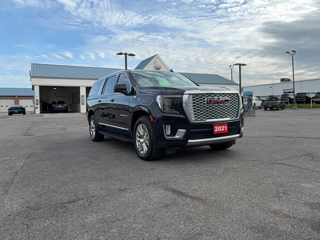 2021 GMC Yukon XL DENALI 4WD 6.2L8cyl7Seater MoonRoofNavLeather Photo2