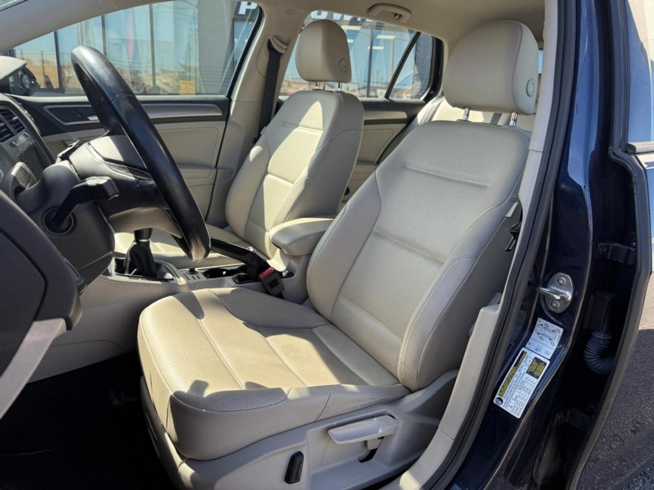2017 Volkswagen Golf MANUAL/ LEATHER/ SUNROOF/ ALLOYS / REAR CAM/ AS-IS Photo