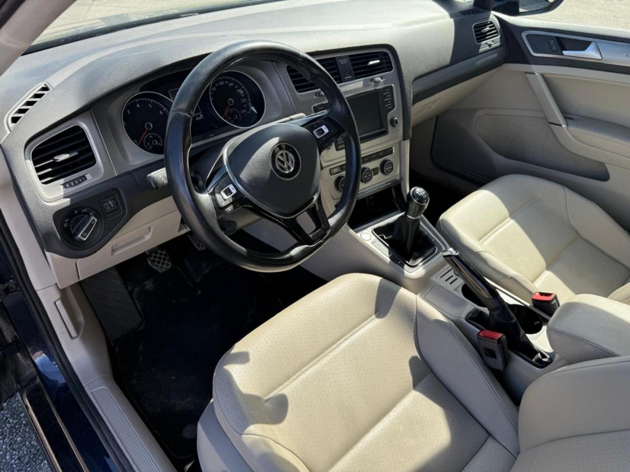 2017 Volkswagen Golf MANUAL/ LEATHER/ SUNROOF/ ALLOYS / REAR CAM/ AS-IS - Photo #11