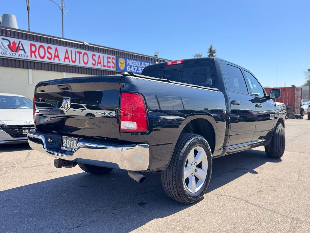 2019 RAM 1500 Classic HEMI 5.7L 4X4 CREW CAB NO ACCIDENT NEW TIRES TOW Photo