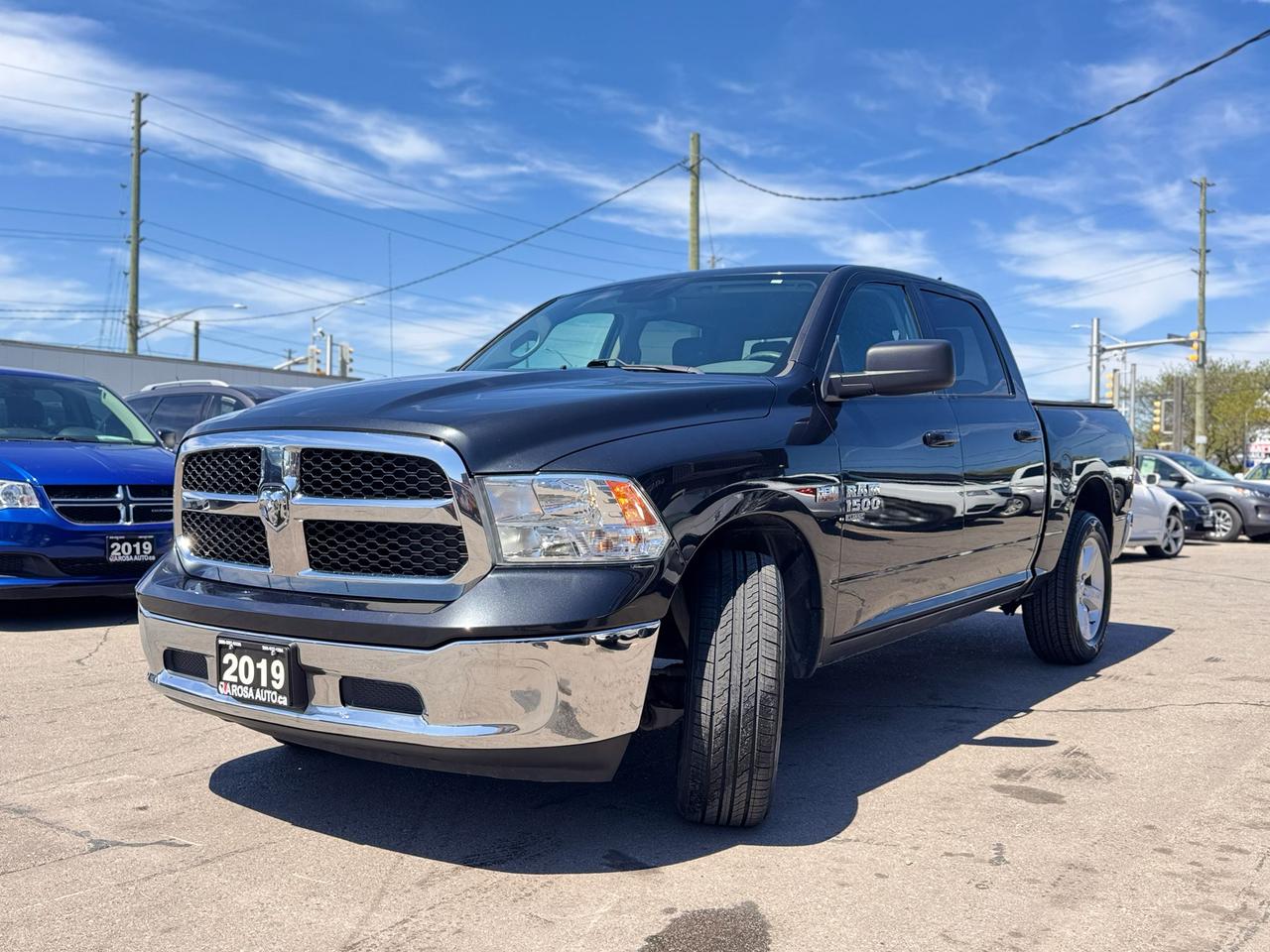 2019 RAM 1500 Classic HEMI 5.7L 4X4 CREW CAB NO ACCIDENT NEW TIRES TOW Photo