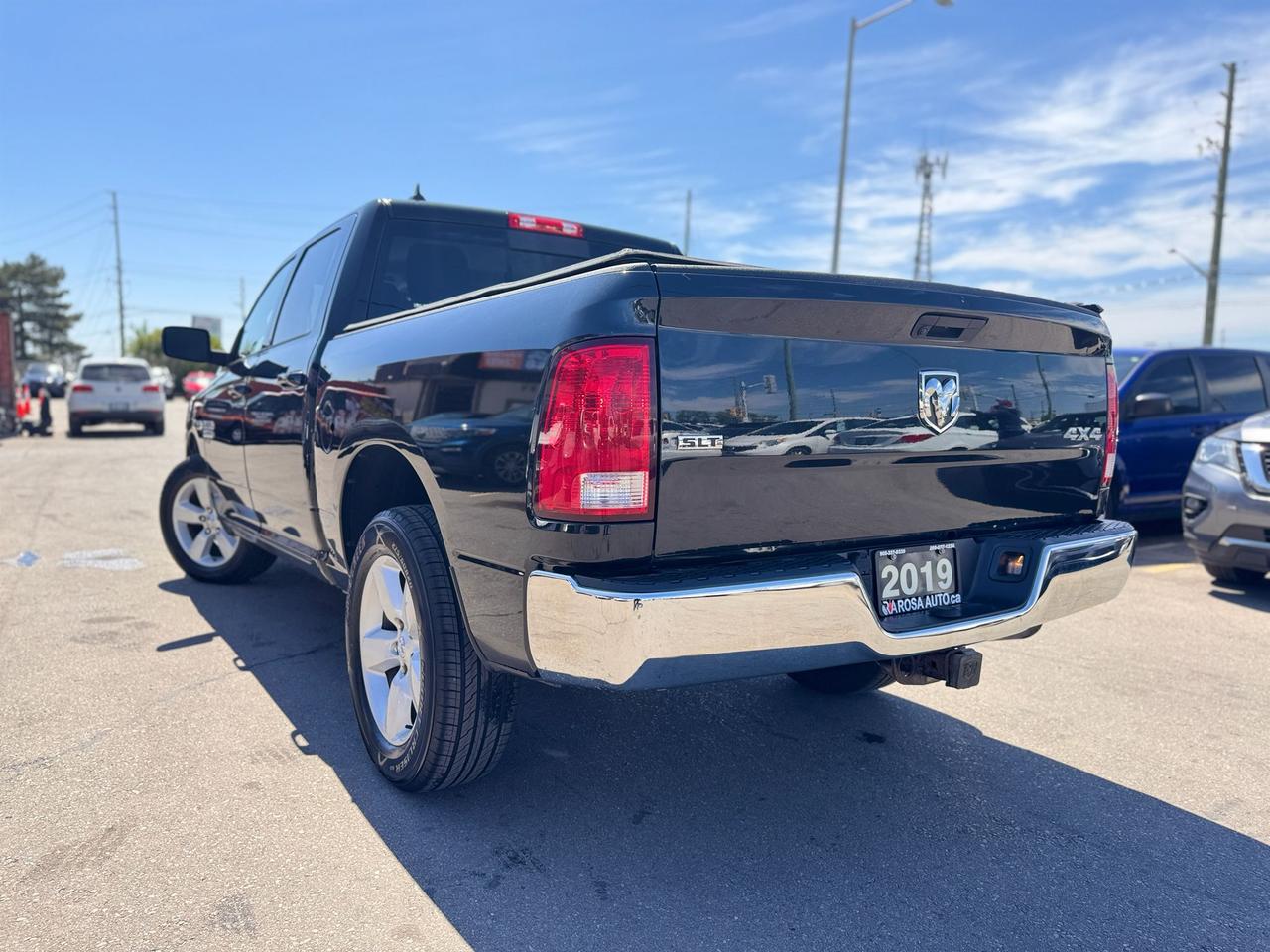 2019 RAM 1500 Classic HEMI 5.7L 4X4 CREW CAB NO ACCIDENT NEW TIRES TOW Photo