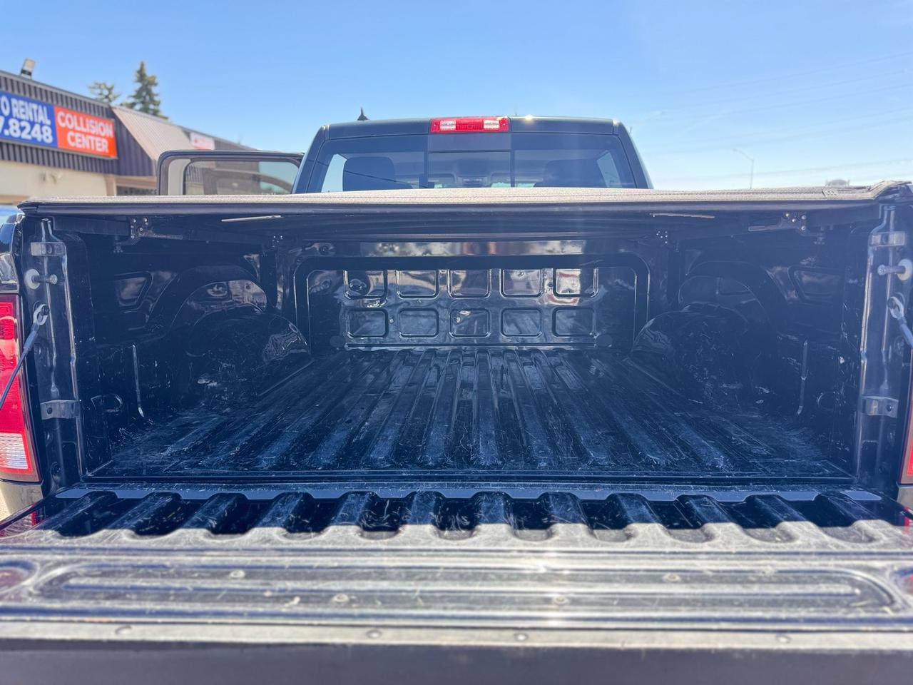 2019 RAM 1500 Classic HEMI 5.7L 4X4 CREW CAB NO ACCIDENT NEW TIRES TOW Photo