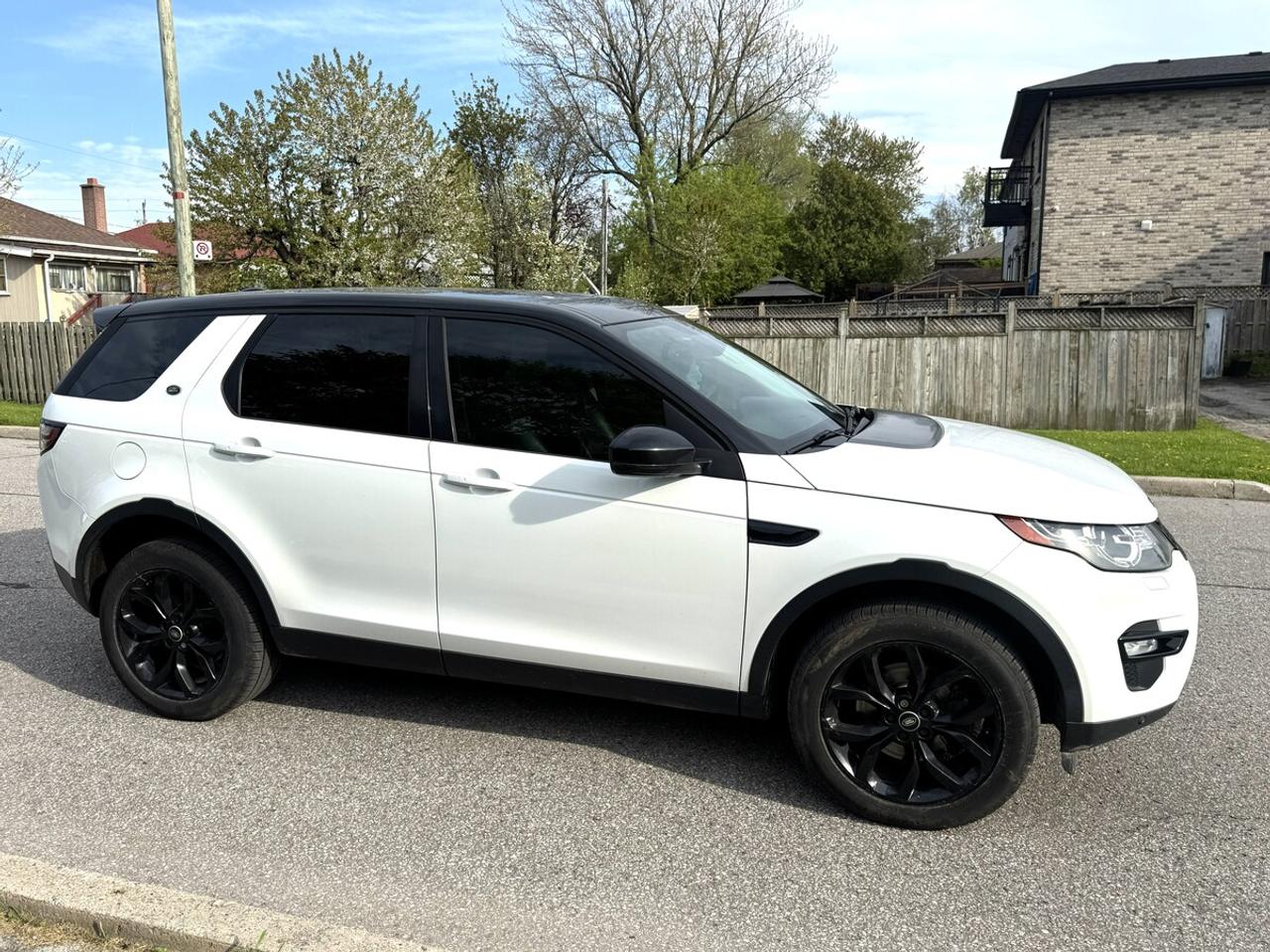 2016 Land Rover Discovery Sport HSE Photo
