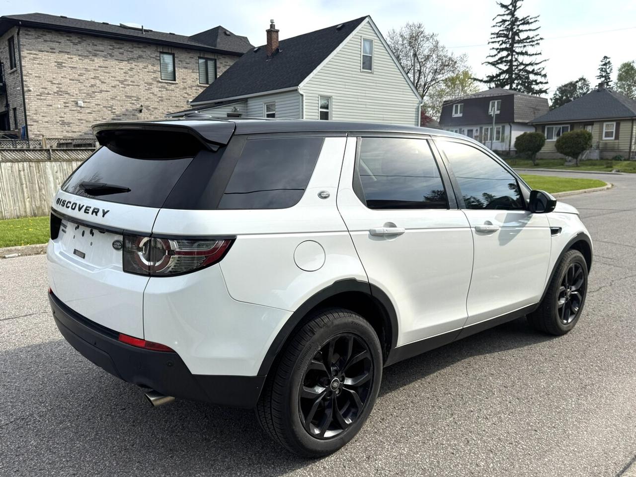 2016 Land Rover Discovery Sport HSE Photo