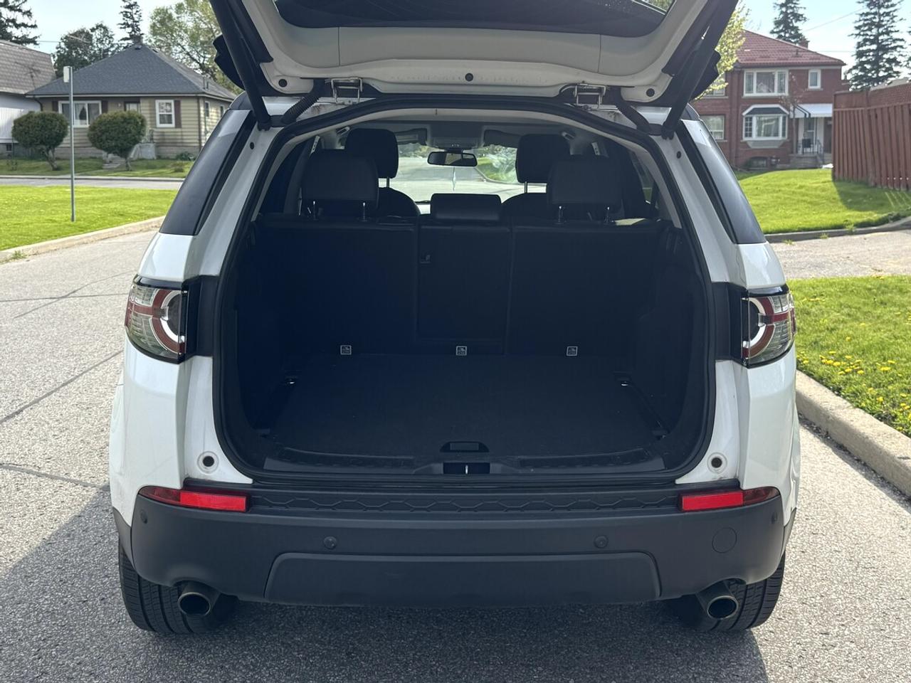 2016 Land Rover Discovery Sport HSE Photo