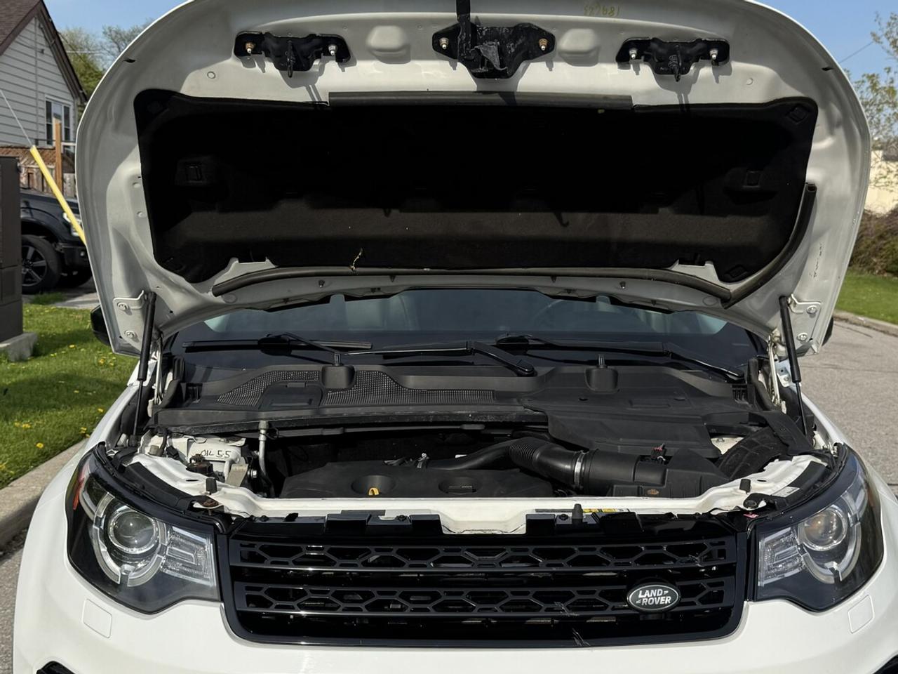 2016 Land Rover Discovery Sport HSE Photo