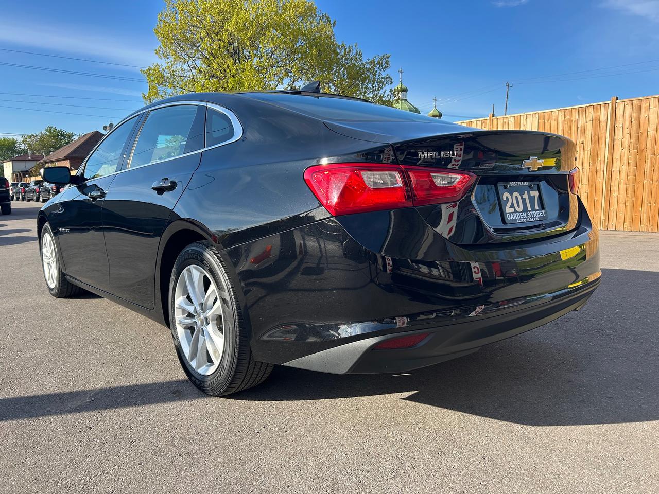 2017 Chevrolet Malibu LT Photo2