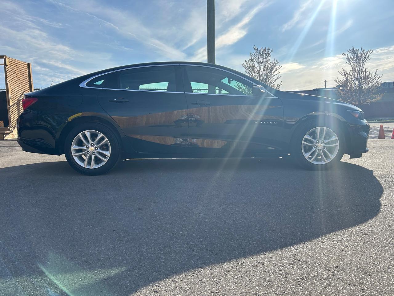 2017 Chevrolet Malibu LT Photo