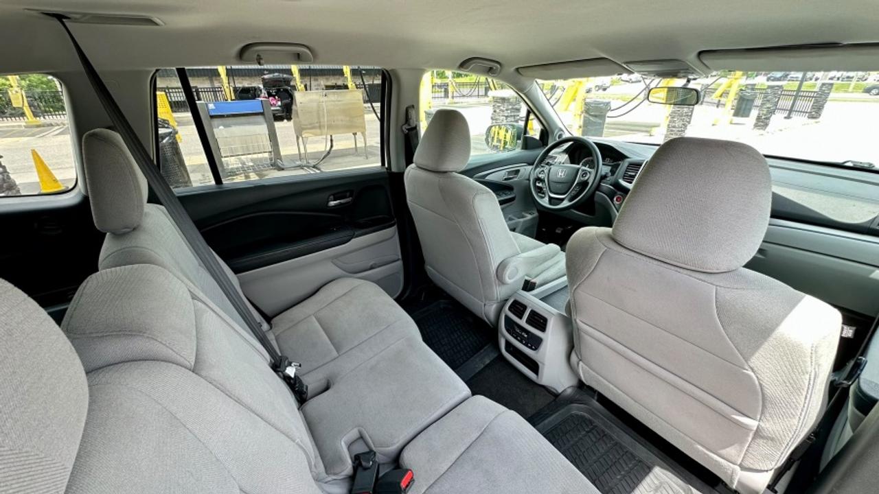 2016 Honda Pilot * 8 PASSANGER * LX * FWD LX Photo