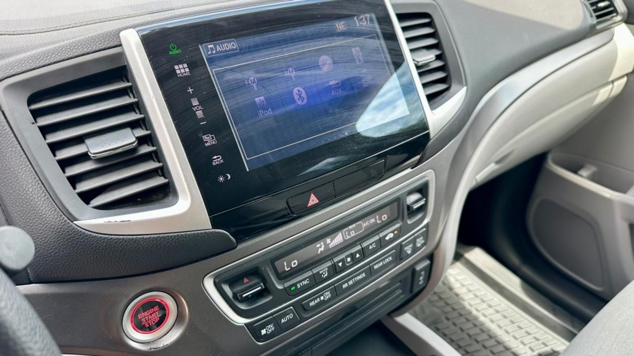 2016 Honda Pilot * 8 PASSANGER * LX * FWD LX Photo