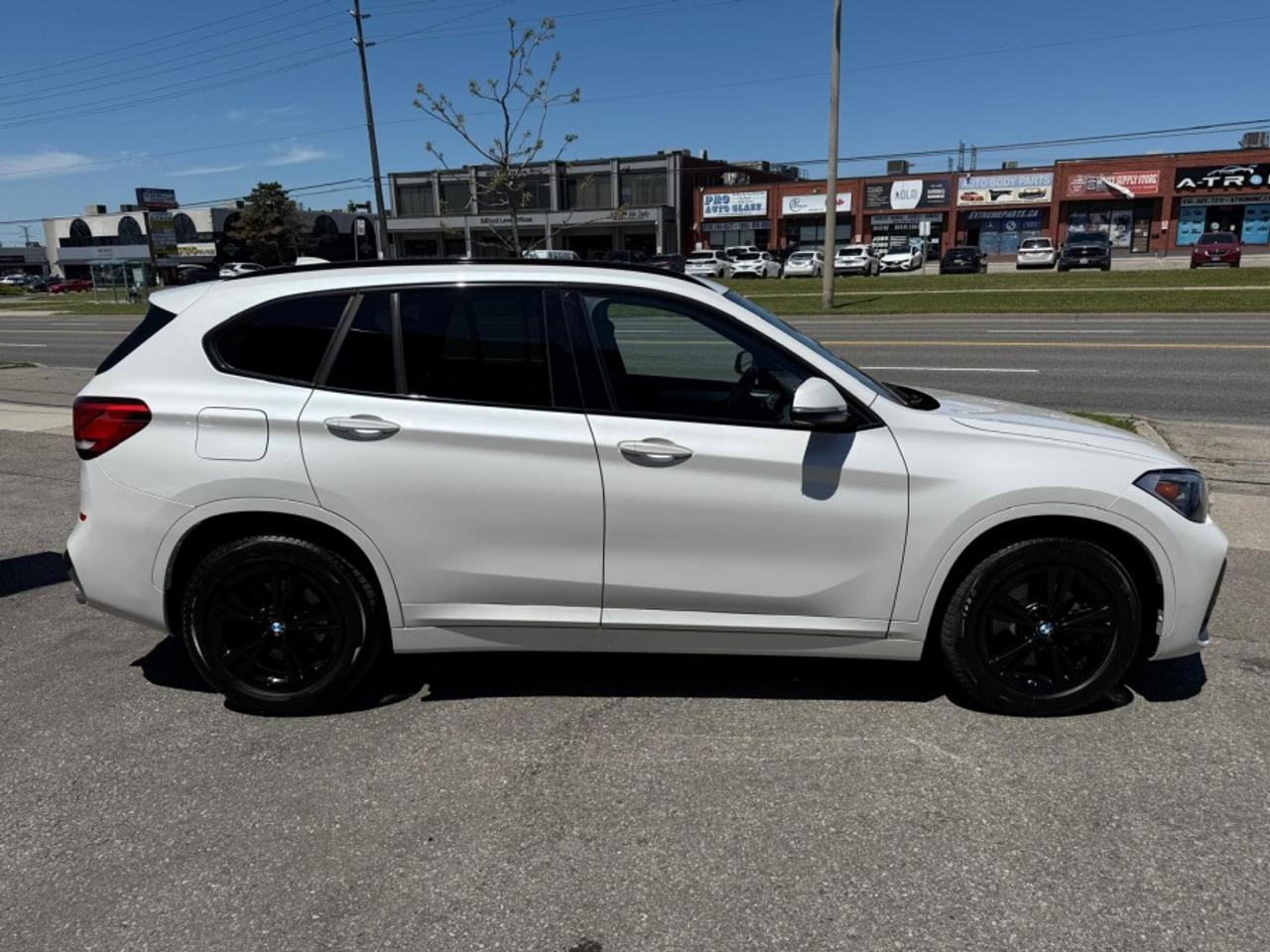 2020 BMW X1 XDRIVE28I M SPORT/ NAVI/ REAR CAM/ PANO SUNROOF - Photo #5