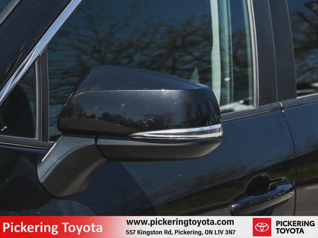 2022 Toyota RAV4 LE Photo2