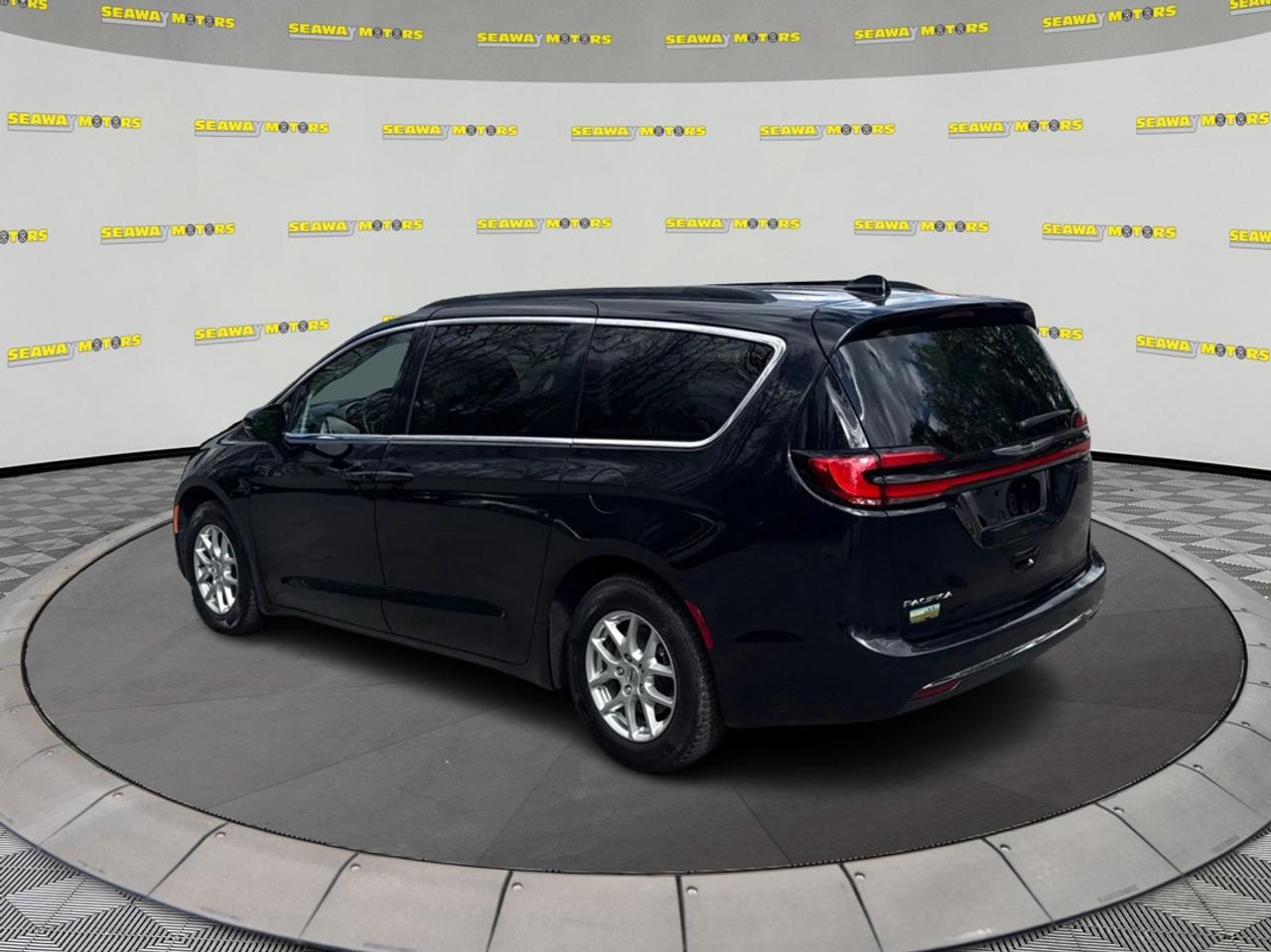 2022 Chrysler Pacifica Touring L Photo