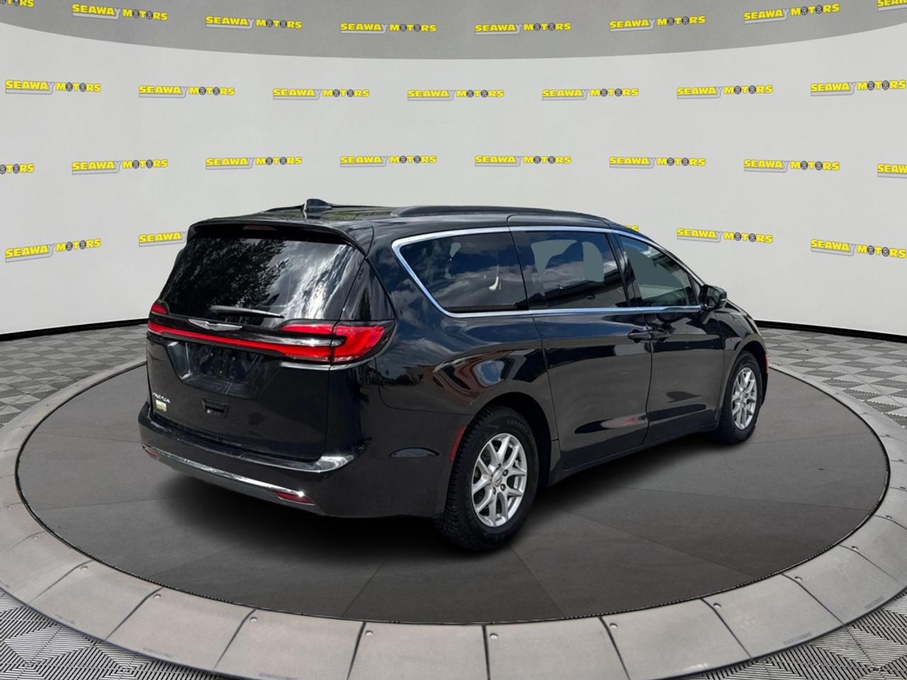 2022 Chrysler Pacifica Touring L Photo