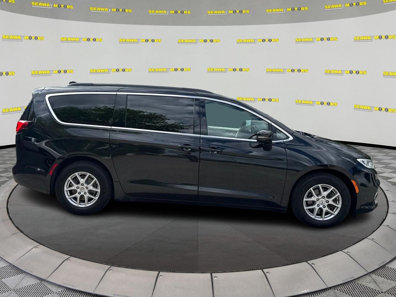 2022 Chrysler Pacifica Touring L Photo