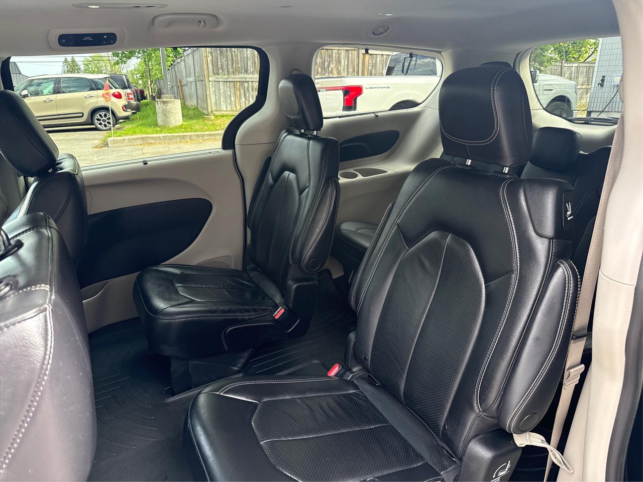2022 Chrysler Pacifica Touring L Photo