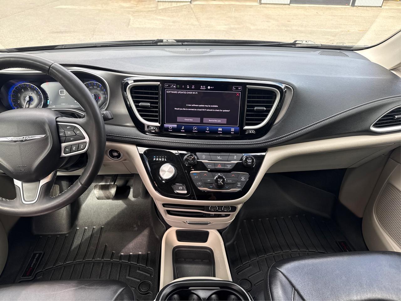 2022 Chrysler Pacifica Touring L Photo