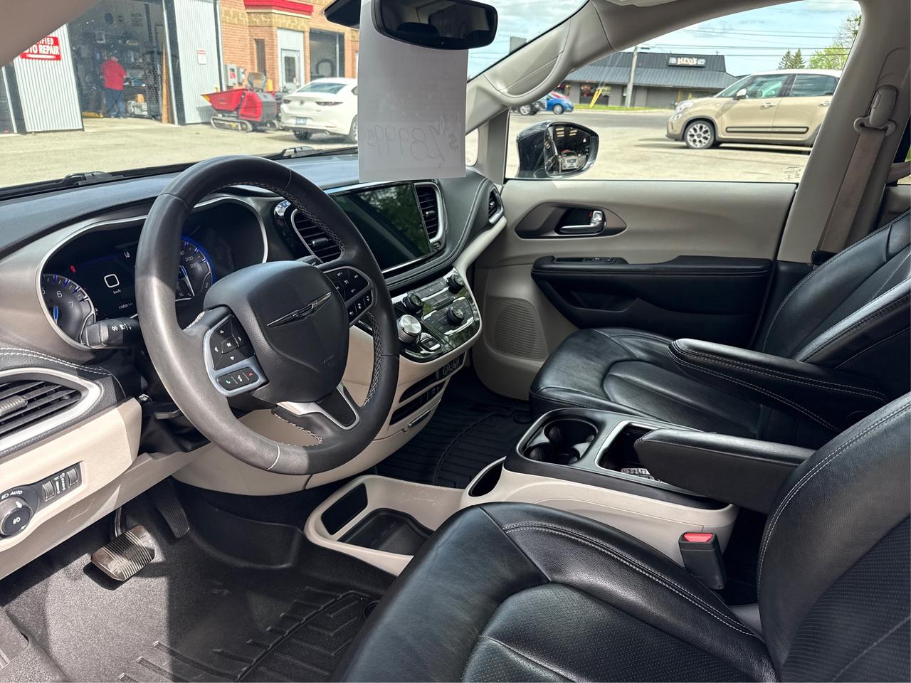 2022 Chrysler Pacifica Touring L Photo