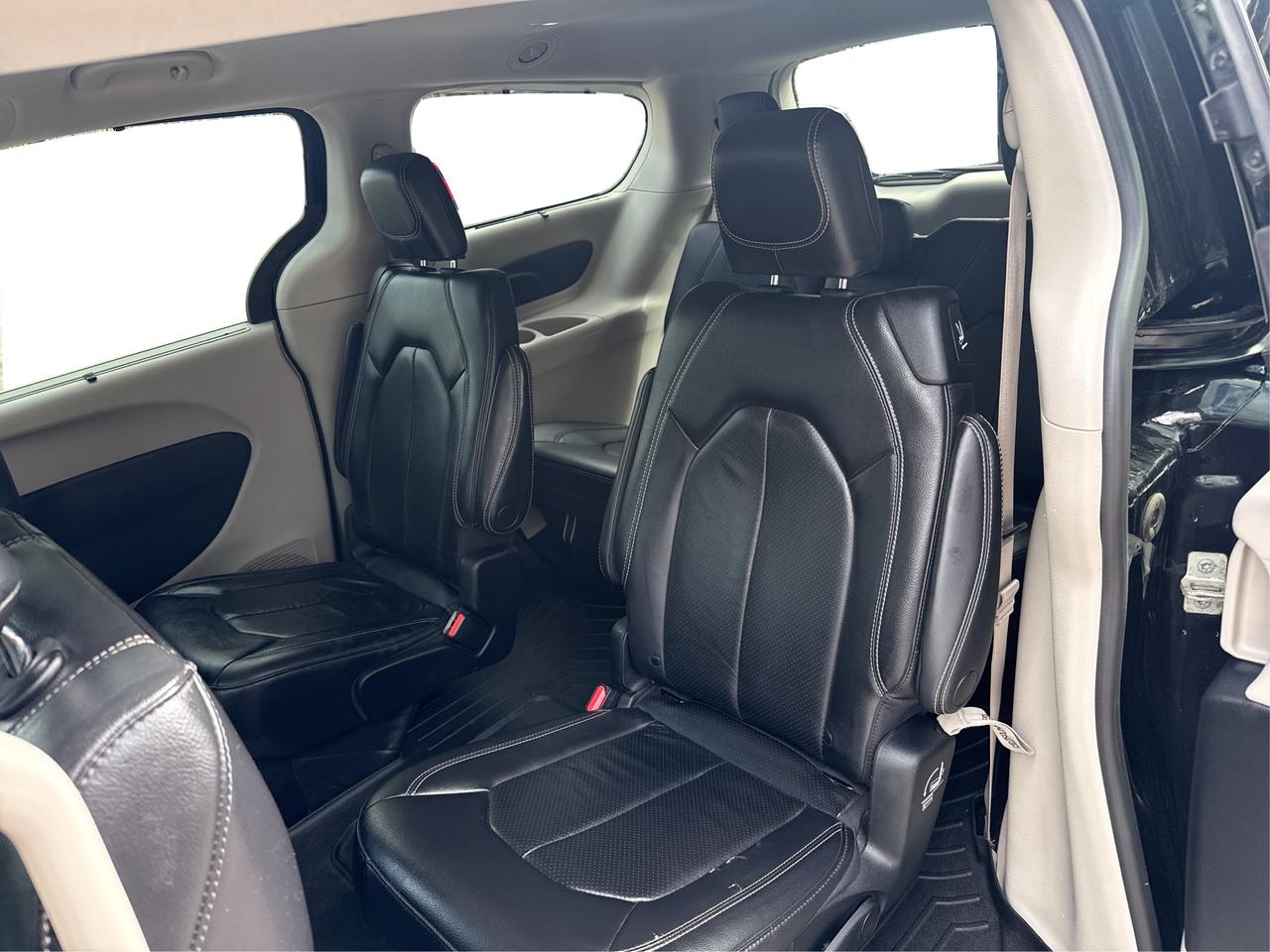 2022 Chrysler Pacifica Touring L Photo