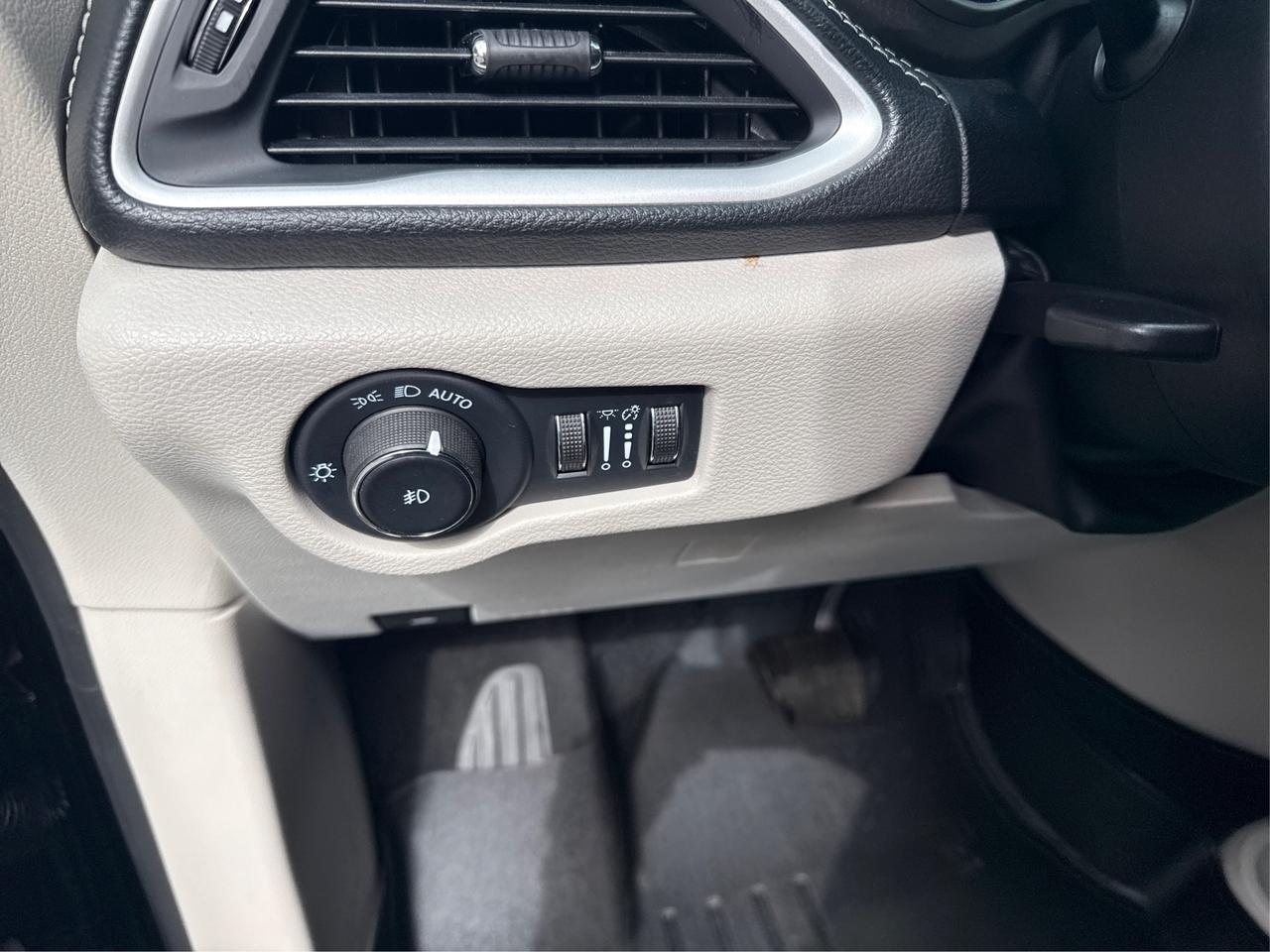 2022 Chrysler Pacifica Touring L Photo