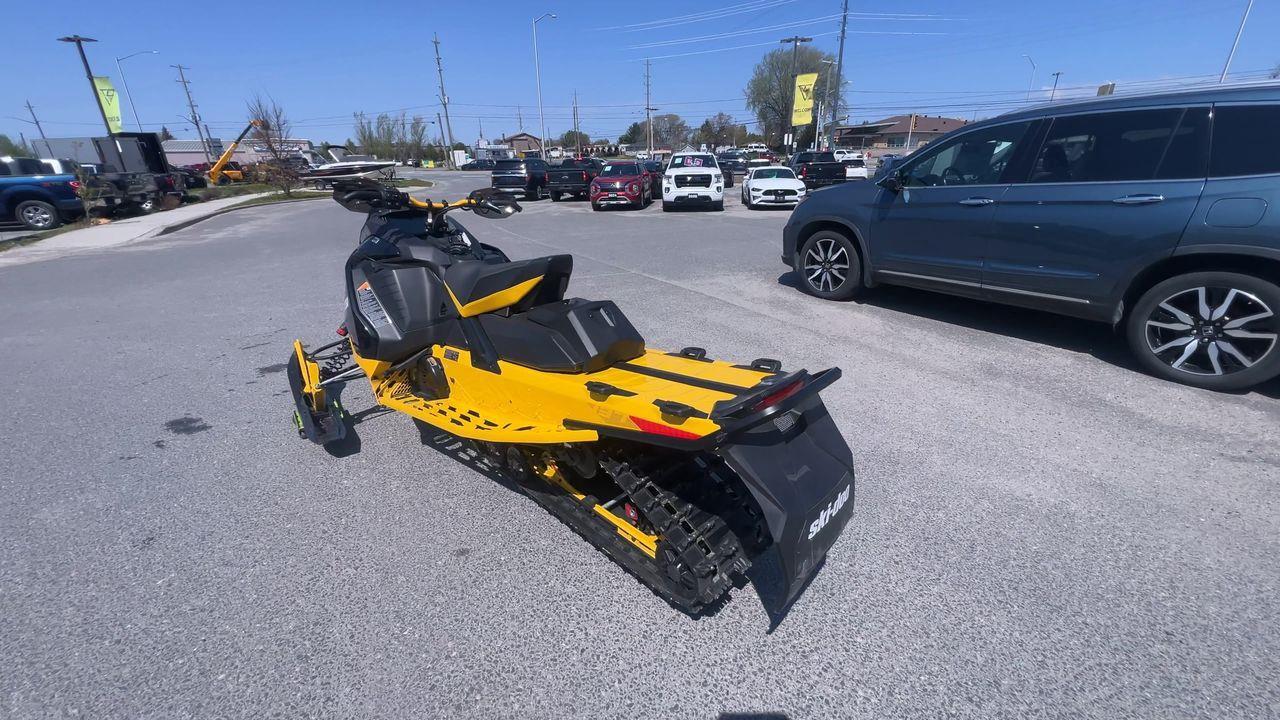 2025 Ski-Doo MX-Z XRS SNOWMOBILE!!! MOTOR 850 -TEC Photo