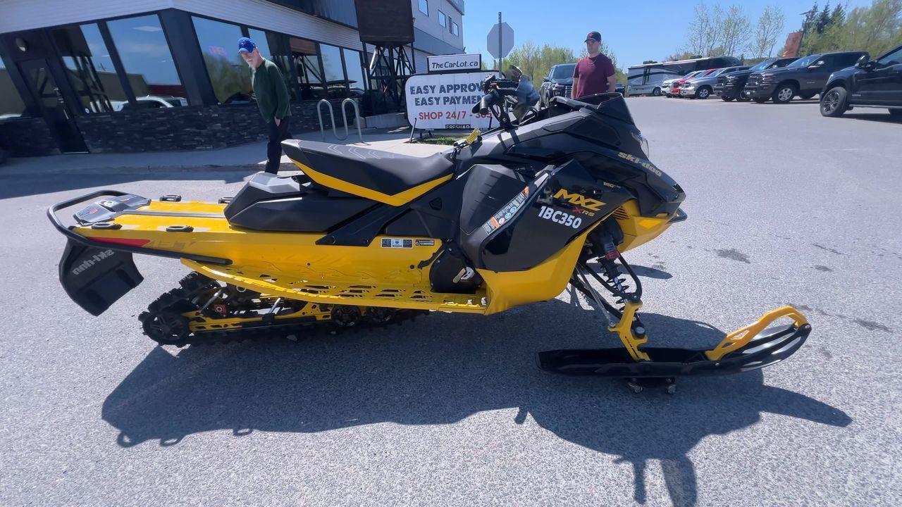 2025 Ski-Doo MX-Z XRS SNOWMOBILE!!! MOTOR 850 -TEC Photo